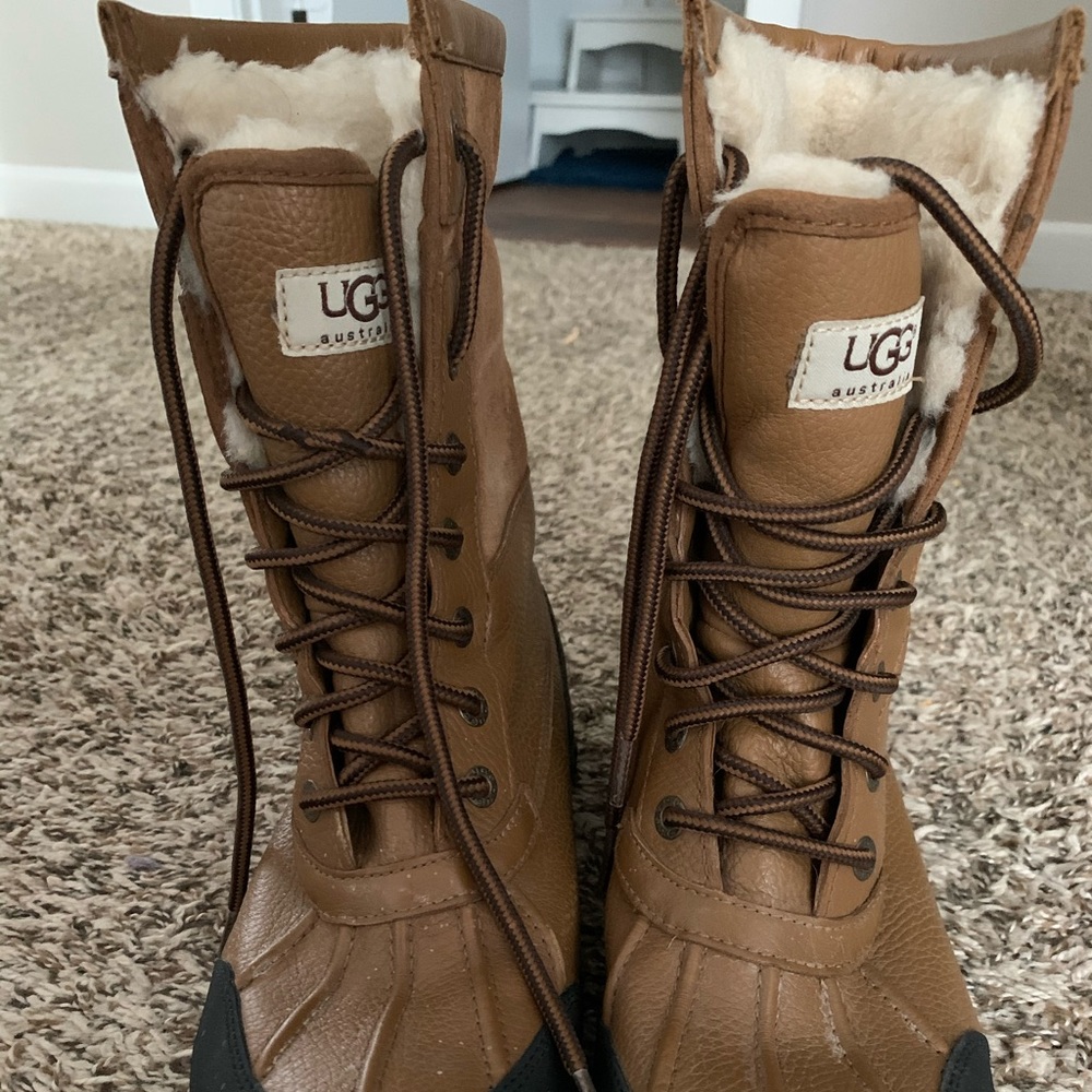 Ugg Adirondack Women’s Boot Size 8 GUC